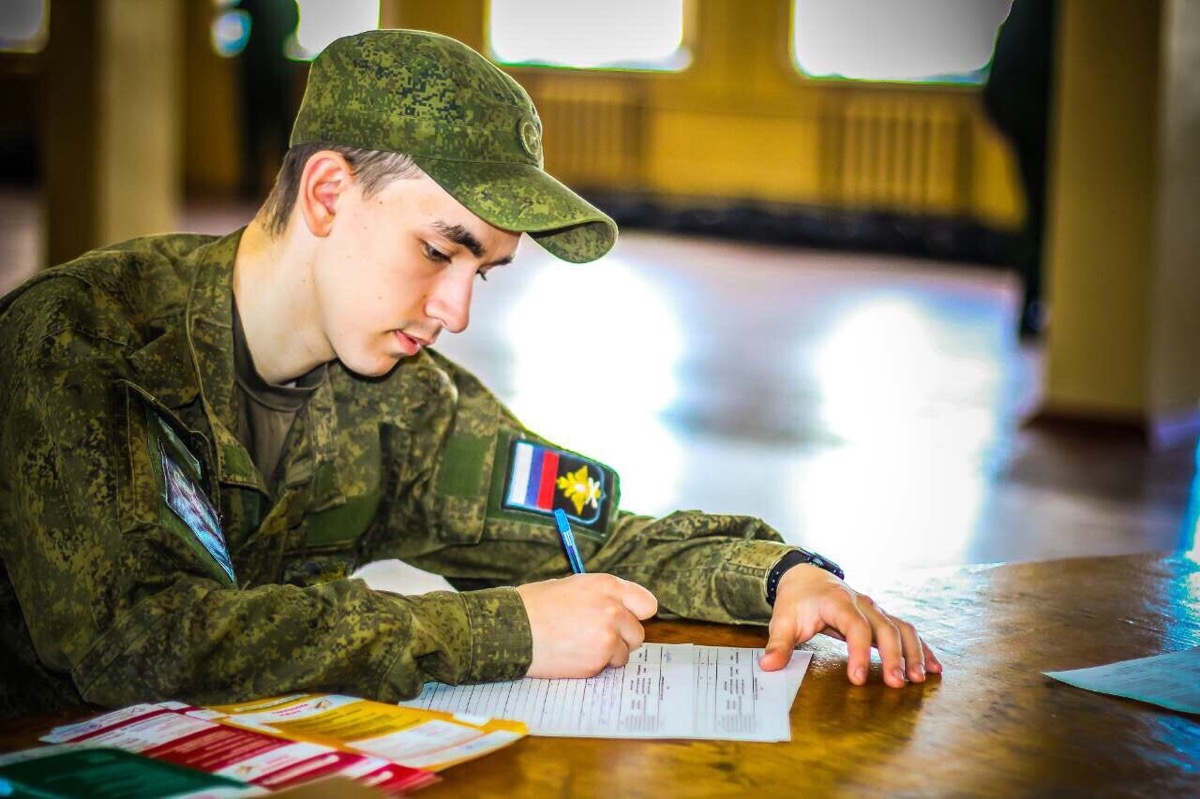 Служба картинки. Призыв на военную службу. Весенний призыв. Солдат призывник. Молодой призывник.